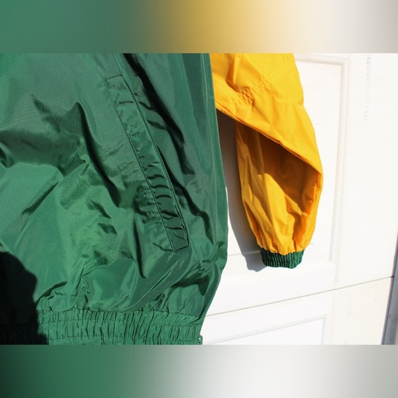 Green Bay Packer NFL Pro Line Windbreaker - Picture 3 of 11